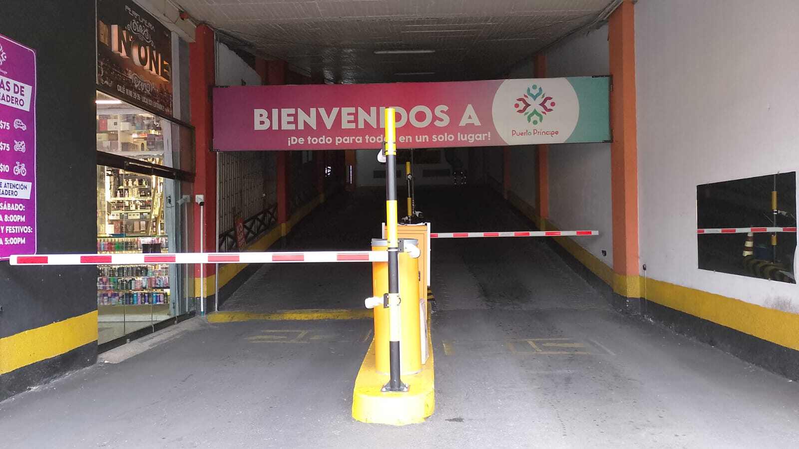 Control de acceso vehicular en sistemas de parking centro comercial Puerto Principe